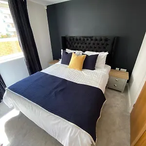 The Courtyard By Staying-away With Free Parking Apartment Cardiff
